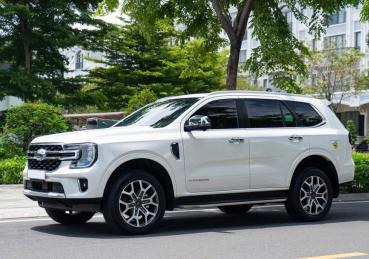 Everest 1 cầu màu trắng – Sang trọng, mạnh mẽ, sẵn xe tại Sài Gòn Ford