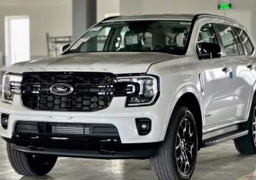 Ford Everest Titanium 2 cầu màu trắng – Mạnh mẽ, đẳng cấp và sẵn xe tại Sài Gòn Ford