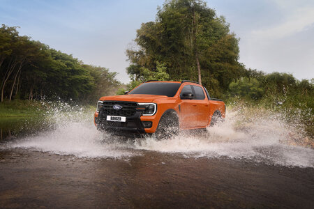 Ford Ranger XLS có gì? Giá, động cơ, trang bị mới nhất