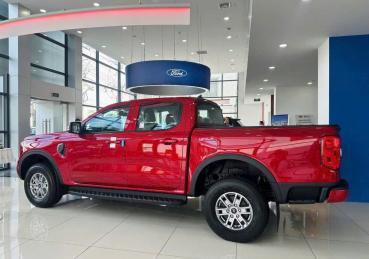Ford Ranger XLS Màu Đỏ 2025 Next Gen