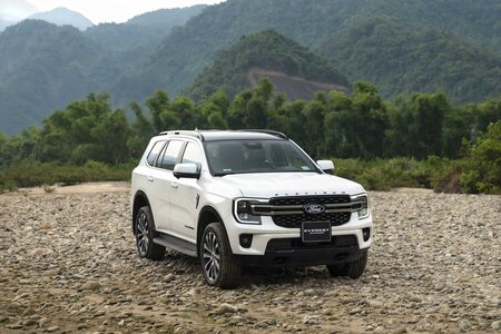 Từ 27/8 đi cao tốc Pháp Vân – Cầu Giẽ phải giữ khoảng cách bao nhiêu? Ford Everest hỗ trợ lái xe an toàn như thế nào?